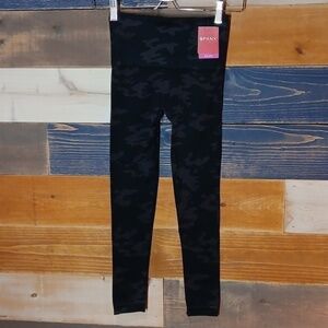 Spanx Shape Leggings XS NWT black camo print